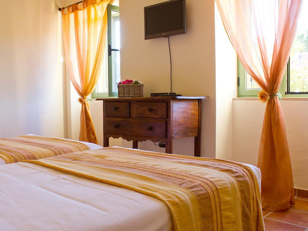 Vale De Ferreiros Guest House Abrantes Bagian luar foto